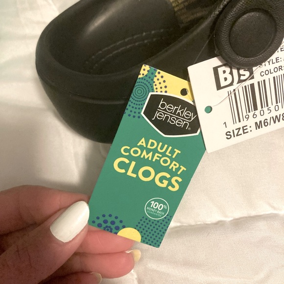 Free with purchase of three items Black " Croc " clogs NWT Womens size 8 - Picture 5 of 6